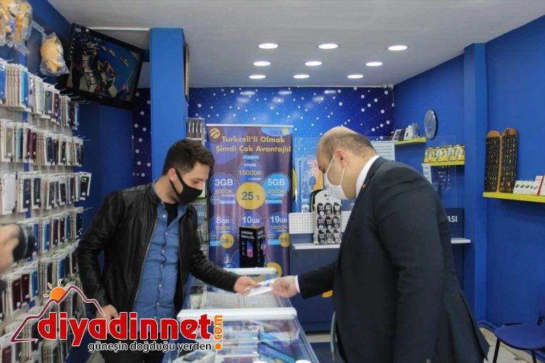 vatandaşlara dağıtıyor maske Erzurum