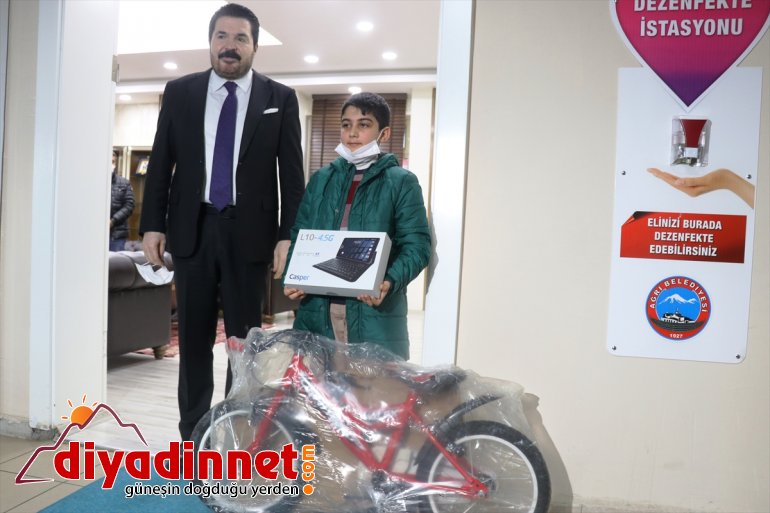 Milli Dayanışma bağışladı harçlıklarını Kampanyası