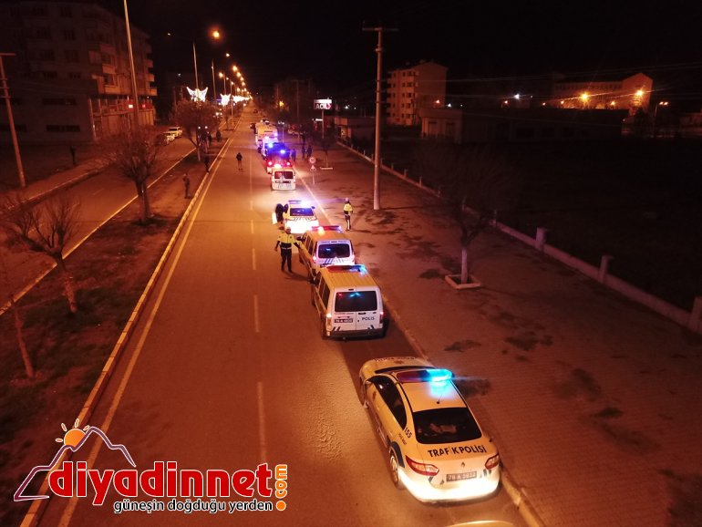 Iğdır polisi sağlık çalışanlarına siren ve anonslarla moral verdi