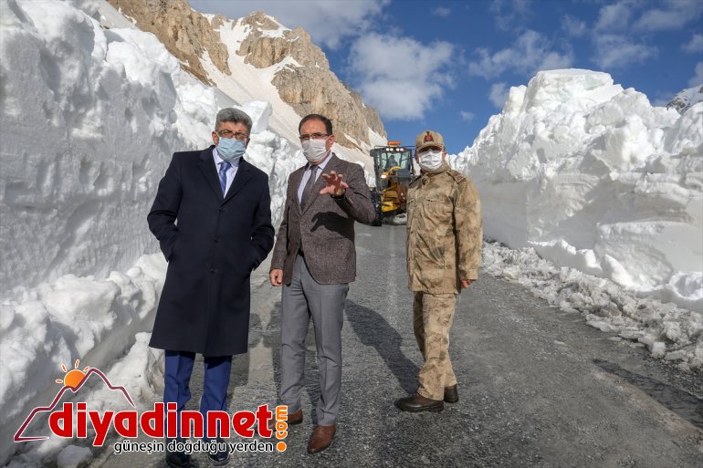 kişinin sürüyor VAN Çığ mücadele karla - kaybettiği hayatını 42 yolunda nedeniyle Bahçesaray 8