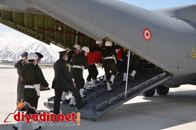 rahatsızlanarak törenle nöbet sırada tuttuğu  uğurlandı Hakkari