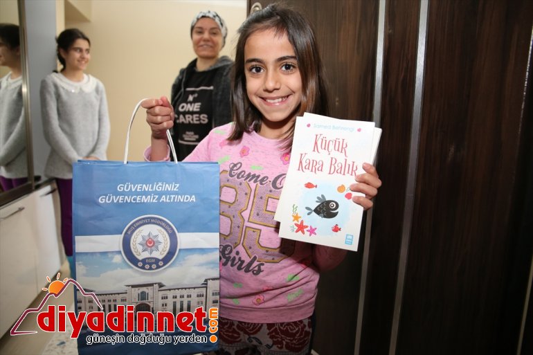 şiir getiren kitap öğrenci, kendisine polislere Muşlu okudu 2