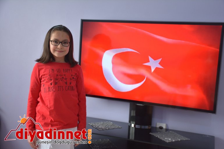 Bitlis'te 8 yaşındaki çocuk, işaret diliyle İstiklal Marşı'nı okumayı öğrendi