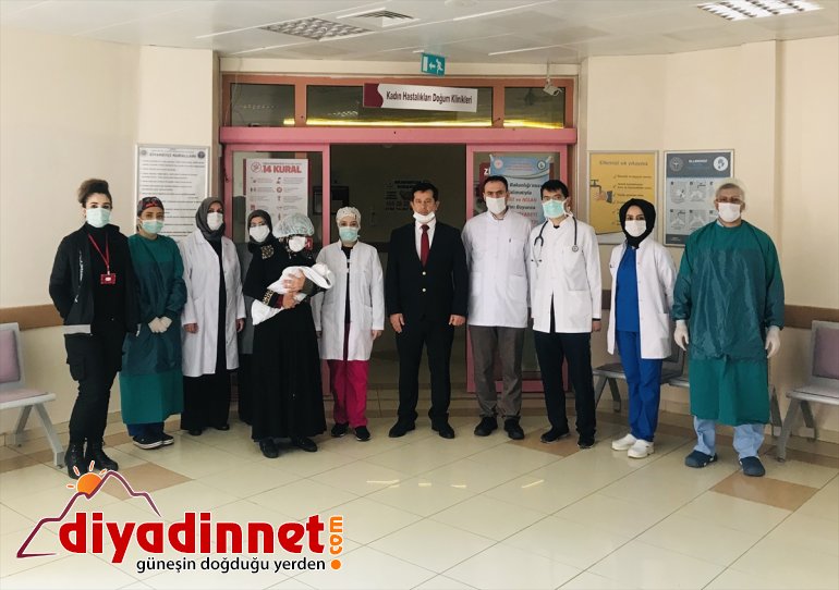 Bingöl'de koronavirüsü yenen 15 günlük bebek alkışlarla tabucu oldu