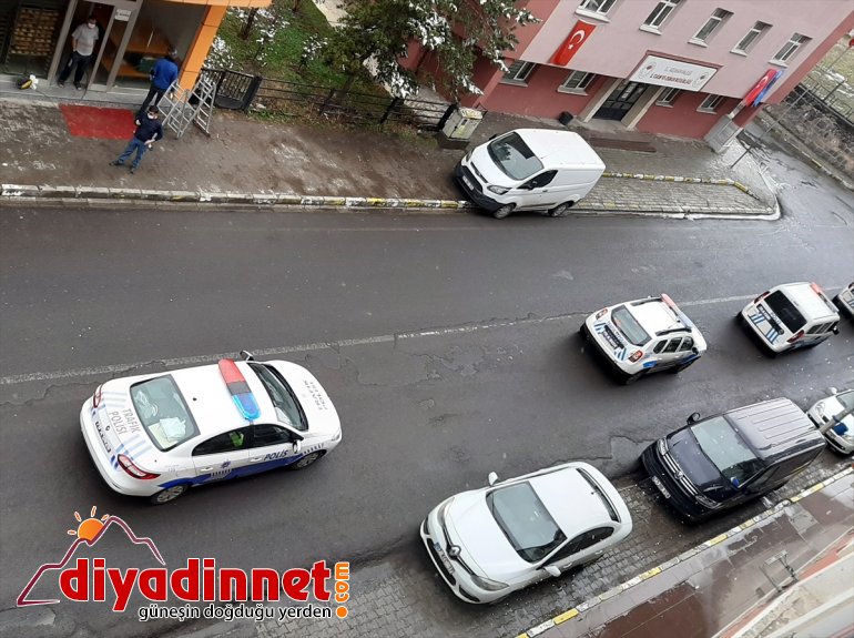Ardahan polisi çocukların 23 Nisan'ını araç konvoyu yaparak kutladı