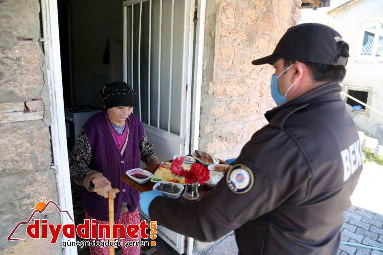 TUNCELİ Mehmetçik ikramı - kahvaltı polisten yaşlılara ve 2