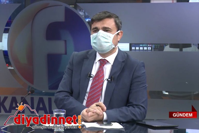 Elazığ'da yerel televizyondaki programa maskeyle çıktılar