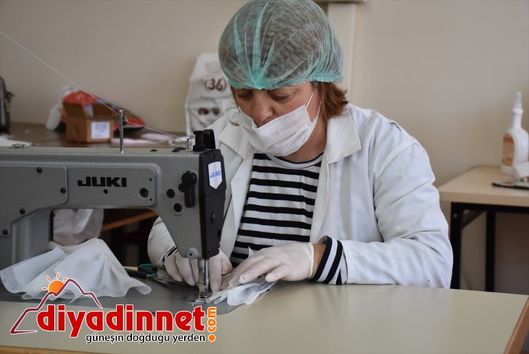 Karslı sağlıkçılar maske üretiyor kadınlar, için 11