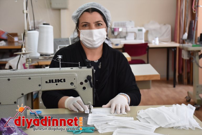 kadınlar, üretiyor maske sağlıkçılar Karslı için 5