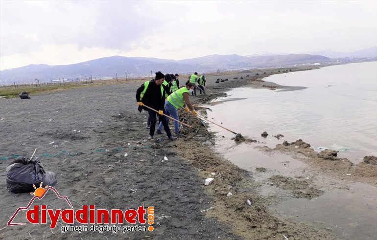 Van Gölü sahillerinde ton toplandı çöp 100 3