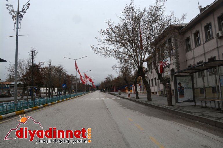 Erzurum'da sokağa çıkma kısıtlamasının ardından cadde ve sokaklar boş kaldı