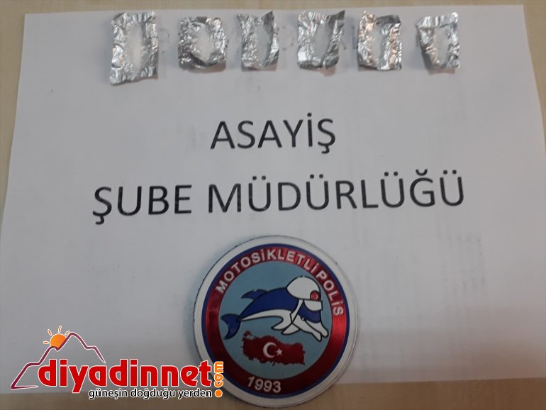 Kars'ta sokağa çıkma yasağına uymayan 20 yaş altı genç uyuşturucu ile yakalandı