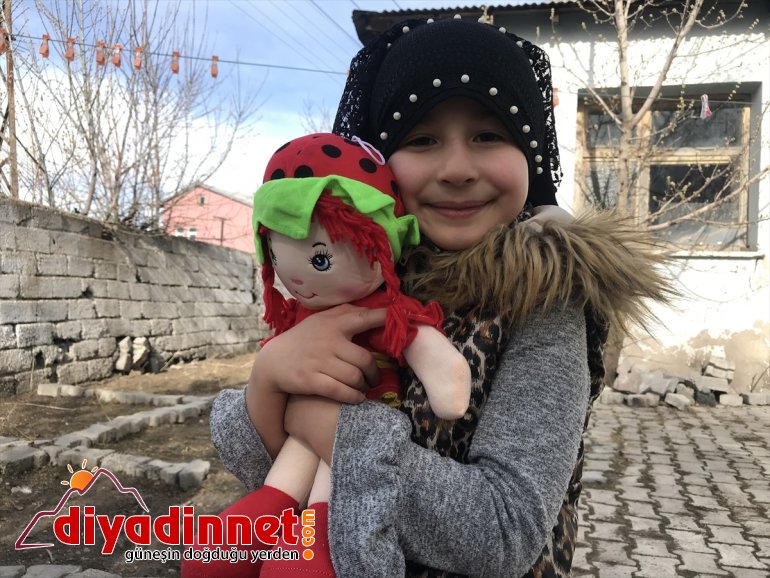 Vali Öksüz'den Milli Dayanışma Kampanyası'na destek olan çocuğa sürpriz