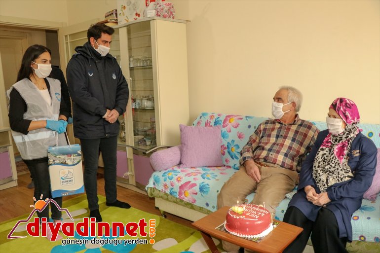 dönümü sürprizi 46. evlerinden çıkamayan yıl çifte Van