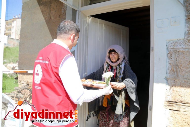 - polisten kahvaltı ve Mehmetçik yaşlılara TUNCELİ ikramı 4
