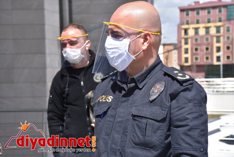 polisler üretiyor görevlileri Kars