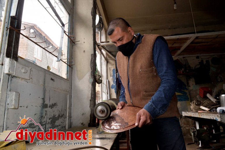 bakır ustası, işledi  Sağlık fotoğrafını Muşlu Bakanı Koca