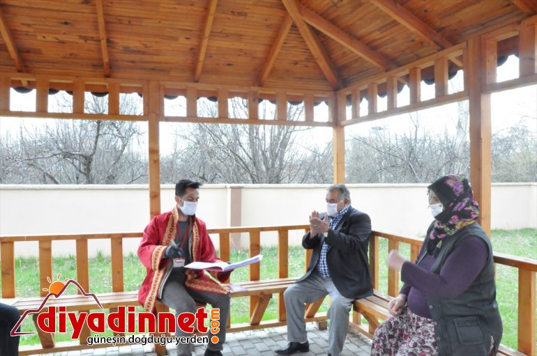 - kıyıldı sosyal kurallarına uyularak çiftin Yeni VAN nikahı mesafeye 3