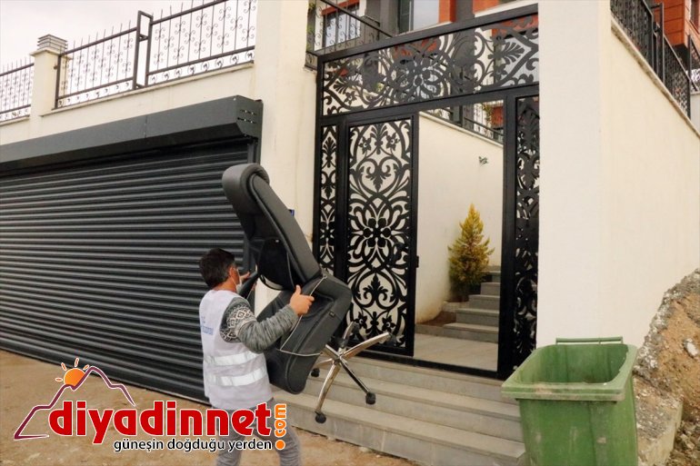 görevini, makam öğrenciye evine taşıdığı VAN koltuğunu Belediye devretti - başkanı 1