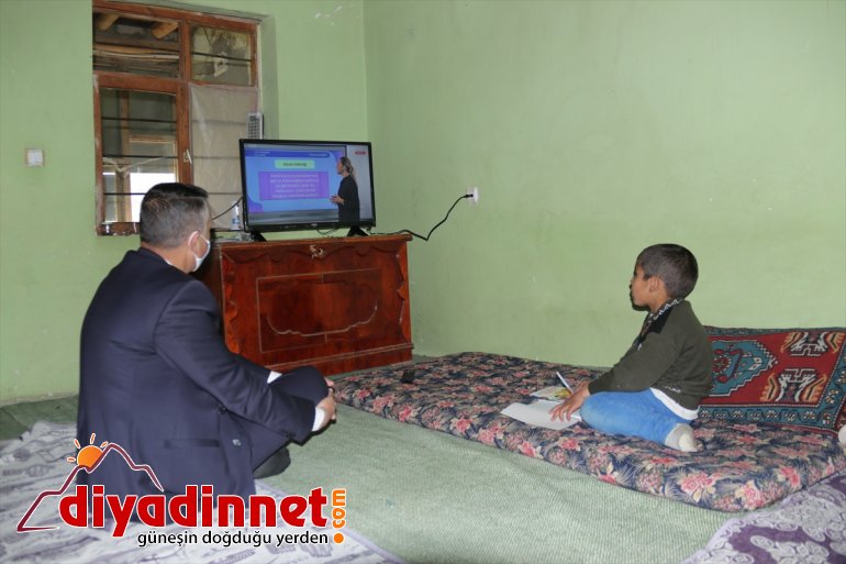 hediye edildi için televizyon derslerini kardeşlere izleyebilmeleri Van