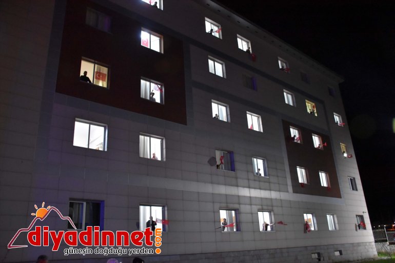 MUŞ karantinada moral - konseri vatandaşlara kalan Yurtta 10