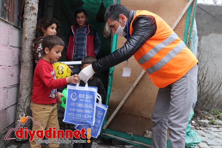 oyuncakla Beşir Ağrı grubu Derneği ile sevindiriyor çocukları Vefa 9