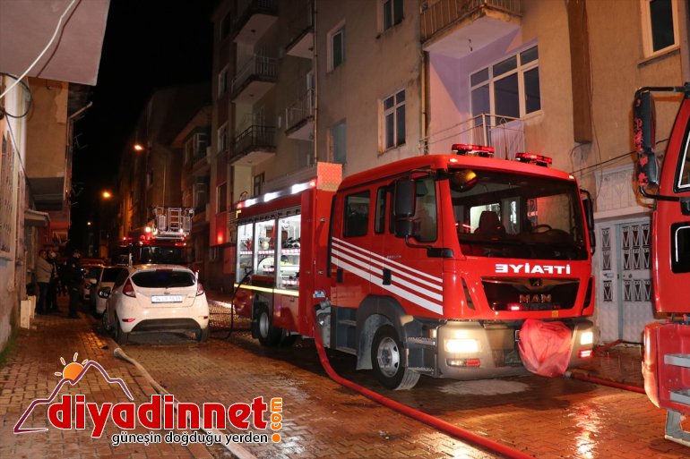 Elazığ'da boş binanın çatı katında çıkan yangın 1 saatte söndürüldü