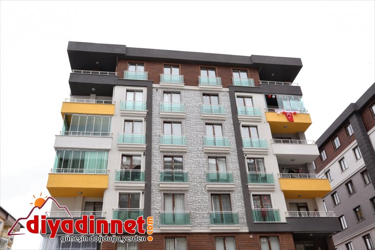 Hemşire teyzeden ikiz yeğenlerine 23 Nisan sürprizi