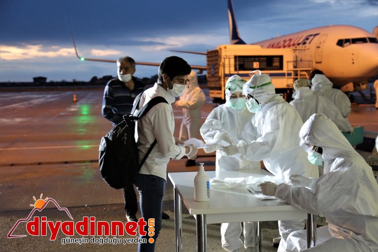 KKTC'den getirilen 189 Türk vatandaşı Van'da yurda yerleştirildi