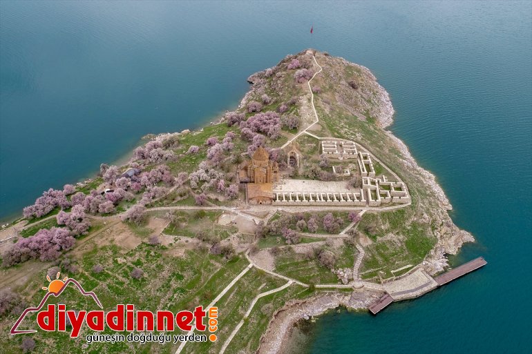 bahar güzelliği ziyaretçisiz kaldı VAN - Akdamar Adası