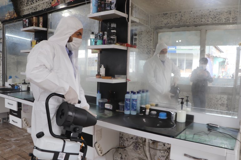 Ağrı Belediyesi nden berber ve kuaförlere dezenfekte çalışması2