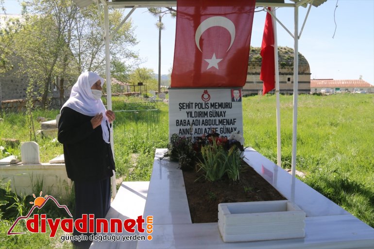 Ağrı'da şehit aileleri, evlatlarının kabrini ziyaret etti