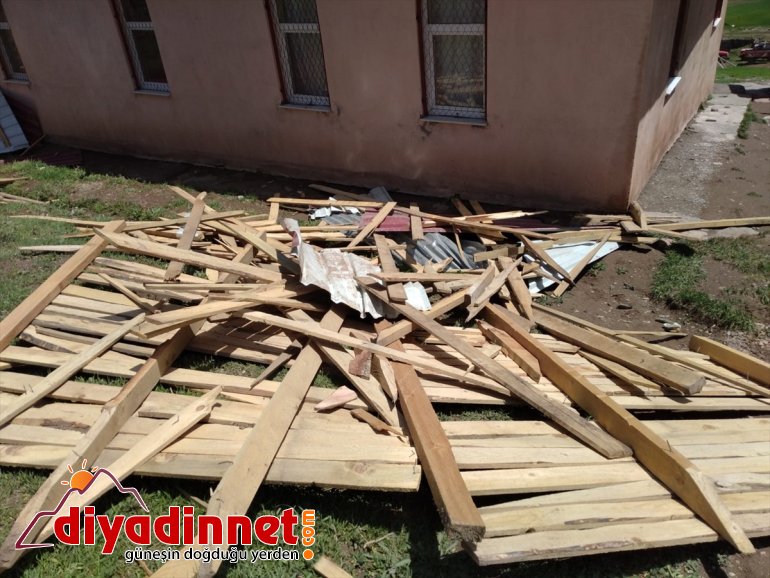 şiddetli yol hasara açtı Ağrı