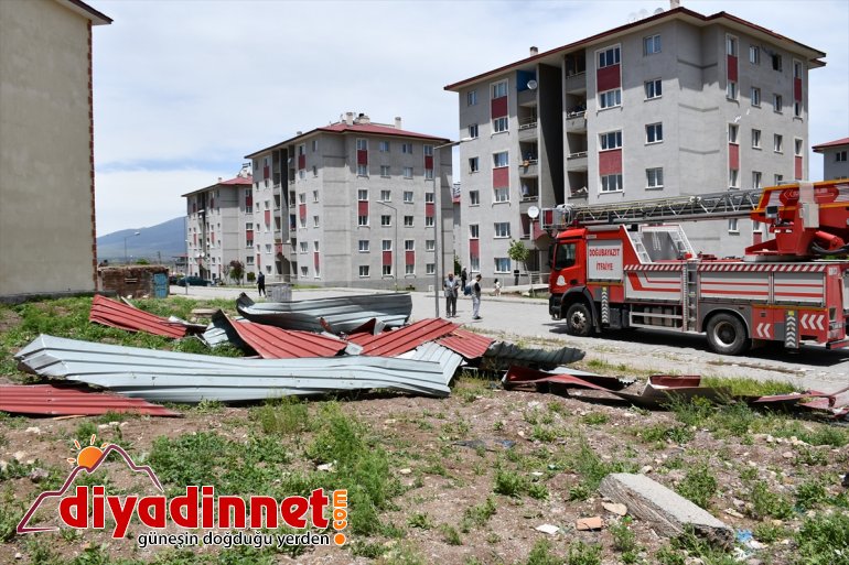 şiddetli açtı hasara rüzgar Ağrı