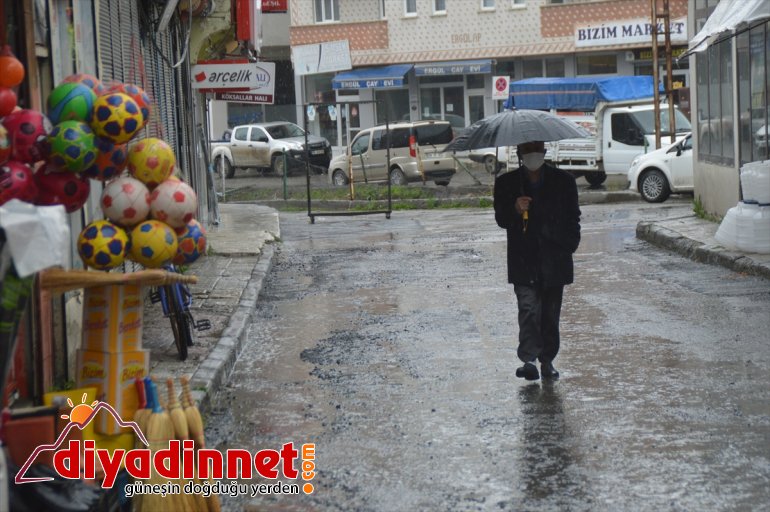 Ağrı'da sağanak yaşamı olumsuz etkiledi