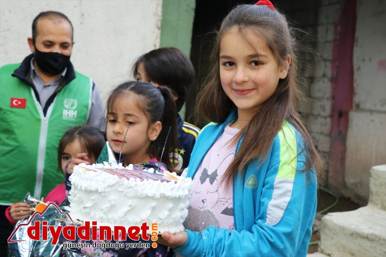 çocuklar yaş pasta ve sevindirildi Ağrı