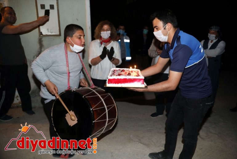 Belediye ekipleri, otizmli çocuğun "ramazan davulu" isteğini gerçekleştirdi