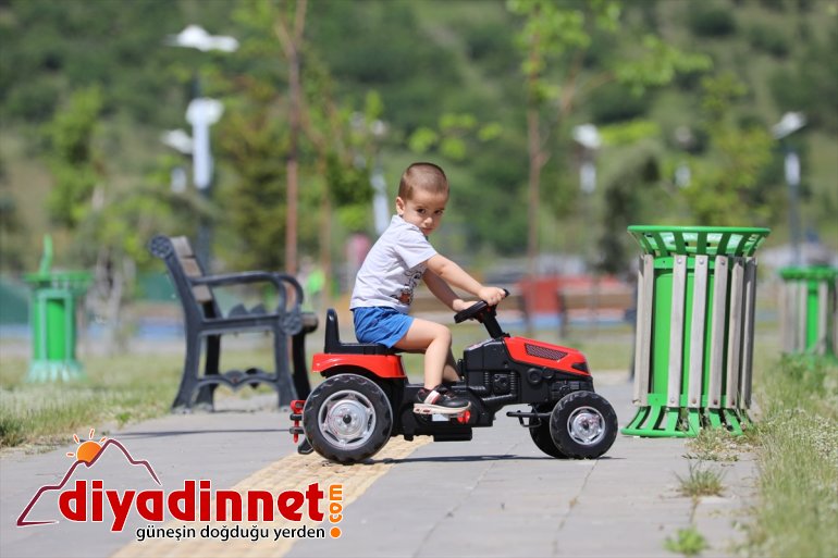 çocuklar tadını  Bingöllü sıcak  çıkardı havanın 6