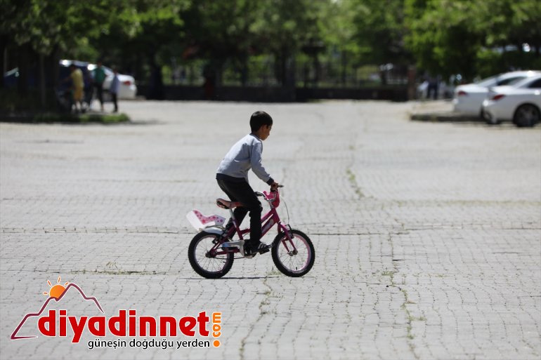 çıkardı   çocuklar sıcak havanın Bingöllü tadını 2