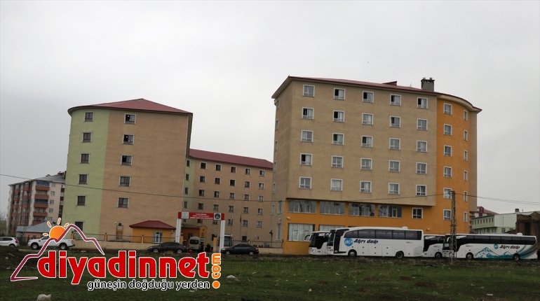 Ağrı'da karantina süresi dolan vatandaşların vedalaşması duygulandırdı