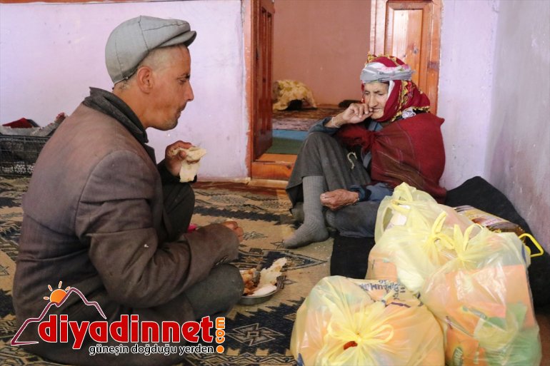 Ağrılı ihtiyaç sahibi aileye AA'nın haberiyle yardım eli uzandı