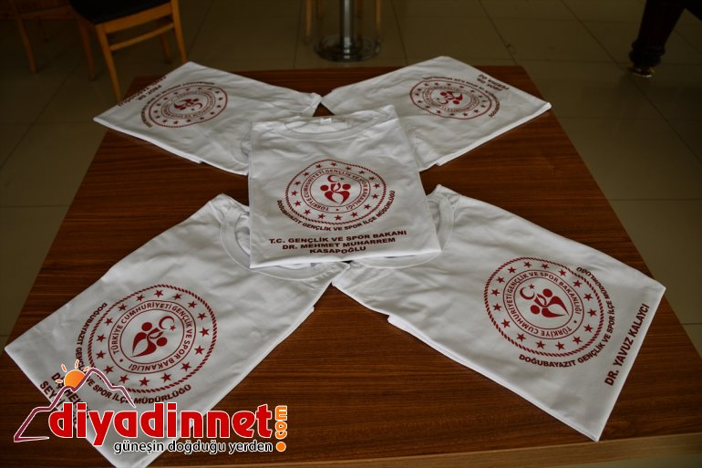 Salgında sağlıkçıların isimlerini AĞRI bastırdıkları gençlere dağıttılar tişörtleri - ölen 2
