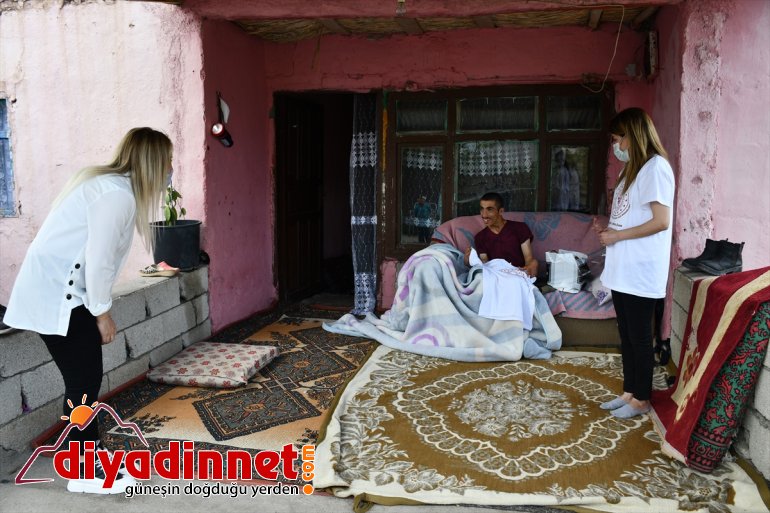 - Salgında bastırdıkları isimlerini gençlere dağıttılar tişörtleri sağlıkçıların ölen AĞRI 12