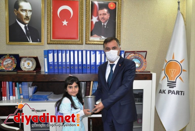 Dişlerini yaptırmak için biriktirdiği parayla Milli Dayanışma Kampanyası'na destek verdi