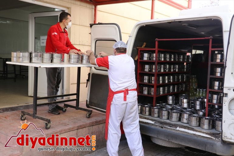 İftar çadırları kurulamayınca yemekler evlere taşınıyor5