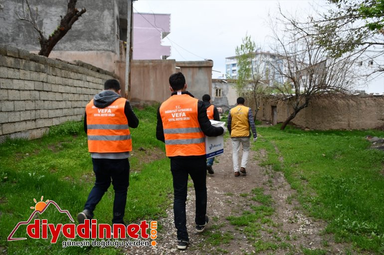 ihtiyaç sahibi aileye gıda kolisi dağıtıldı2