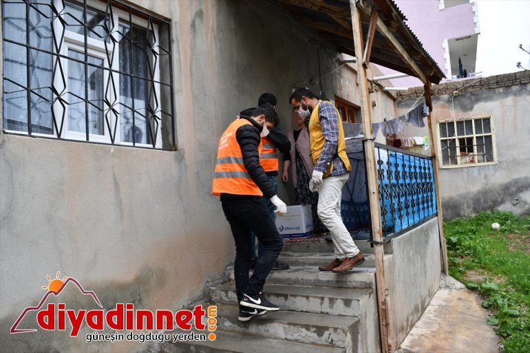 ihtiyaç sahibi aileye gıda kolisi dağıtıldı3