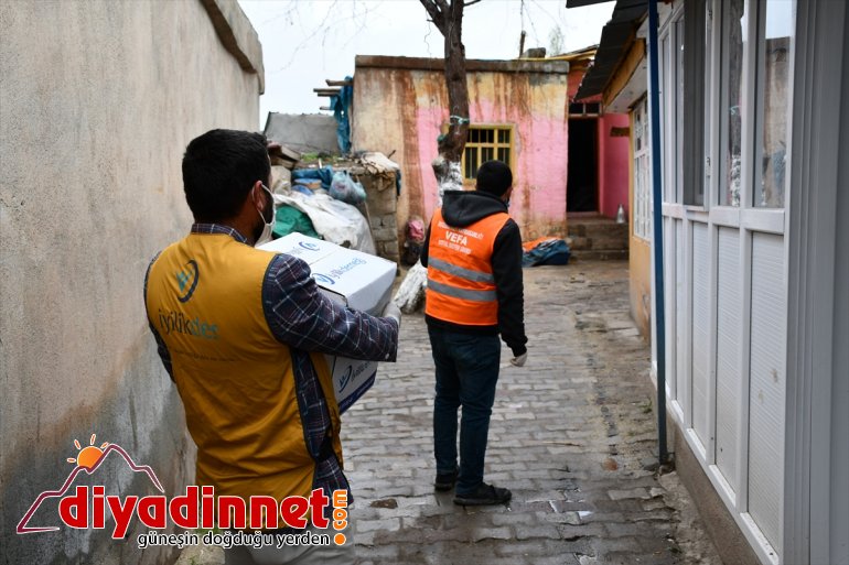 ihtiyaç sahibi aileye gıda kolisi dağıtıldı4