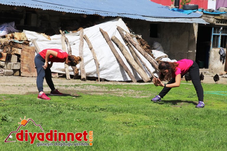 bahçesine koşu antrenmanlarını evlerinin sığdırıyor sporcuları Kayaklı 3