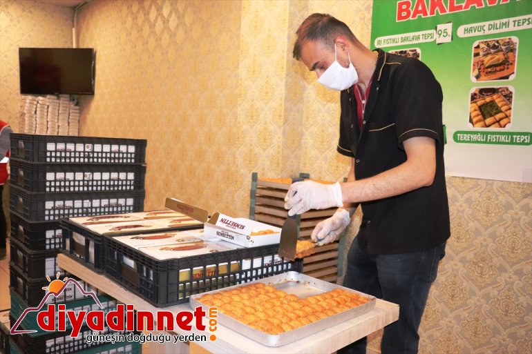 tatlandırıyor bayramını sahibi Kızılay ailelerin Ağrı